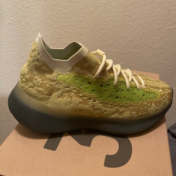 Athletic_Shoes